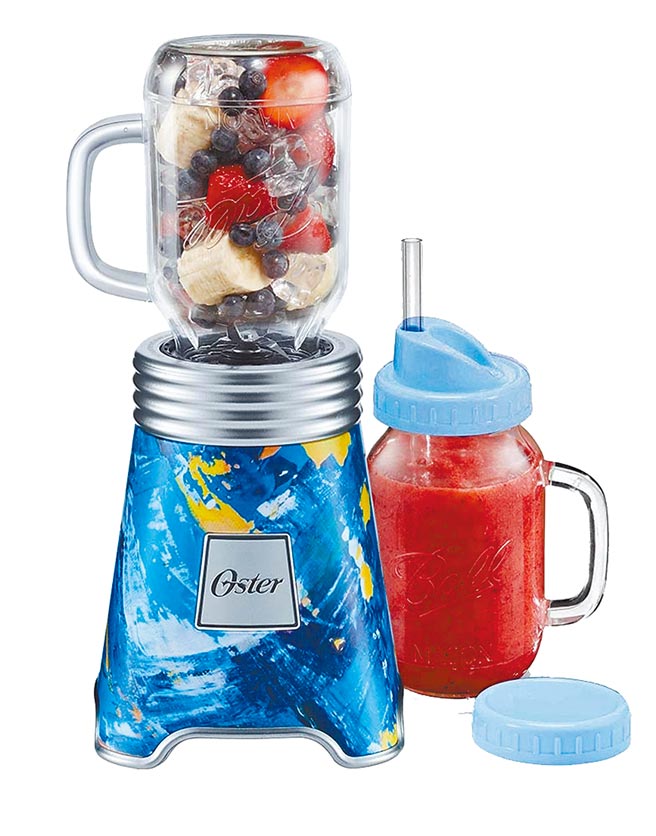 远百花莲Hengstyle恒隆行Oster随鲜瓶果汁机，售价1580元、特价1480元，加赠Oster Ball替杯。 （远百提供）