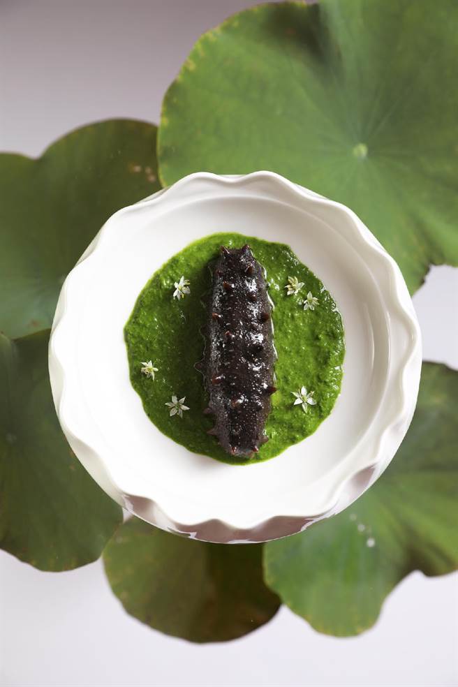 台北亚都丽致大饭店_天香楼经典名菜_翡翠一品关东参。（台北亚都丽致大饭店提供）