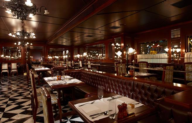 台北亚都丽致大饭店_有着法式小酒馆氛围之巴赛丽厅 是时尚妈咪最爱。（台北亚都丽致大饭店提供）