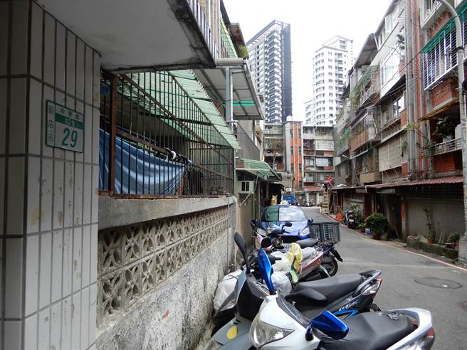 中泰宾馆创办人姨太太后人积欠遗产税，行政执行署将拍卖其新店2亿5000万元土地。(行政执行署台北分署提供)