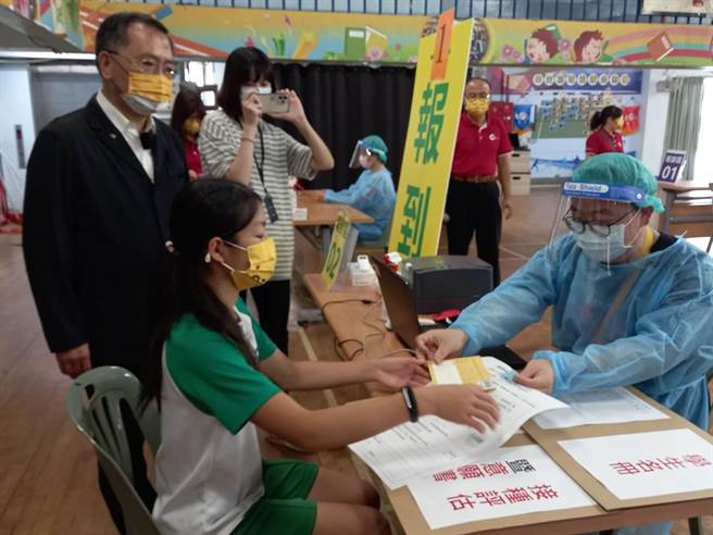 台北市今实施国小施打疫苗演练。（北市教育局提供／游念育台北传真）