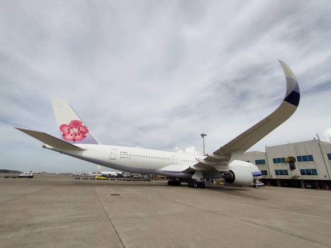 华航当年舍波音买空巴，A350-900型客机深获好评。（资料照）