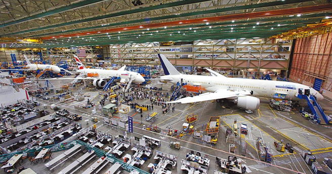 美参议员推销波音787客机，点名华航参考。（美联社）