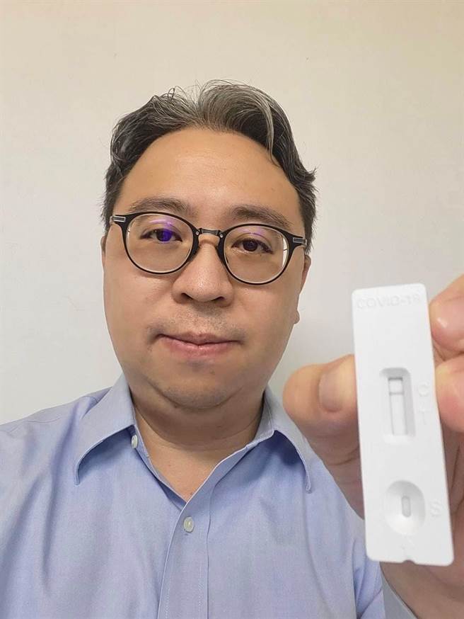 民进党立委黄世杰今（29日）却在脸书表示，跟许多乡亲一样，直到居家隔离结束、转为自主防疫的第一日，才收到卫生局的电子隔离通知书。（摘自黄世杰脸书）