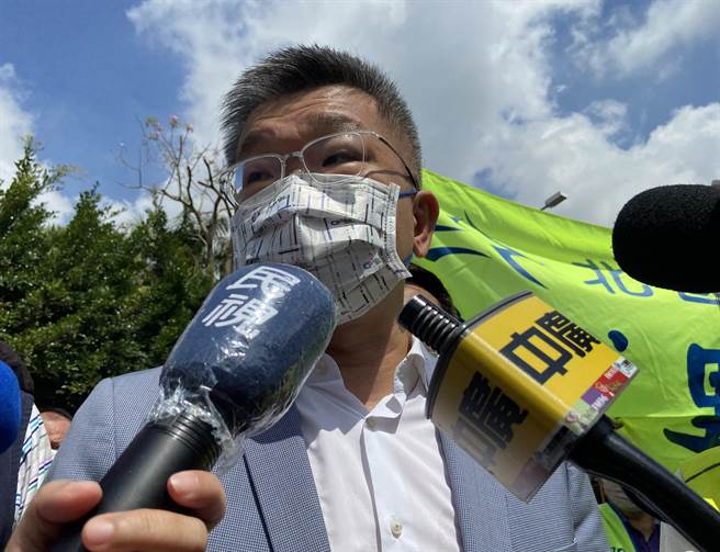 立法院副院長蔡其昌今天表示，明天將與前交通部長林佳龍會面，競選團隊還未出爐，目前先一一進行地方拜訪。（盧金足攝）