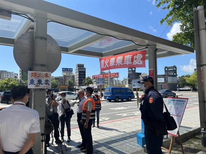 台铁五一不加班，警方加强交通疏导管制措施。（翻摄照片／林郁平台北传真）