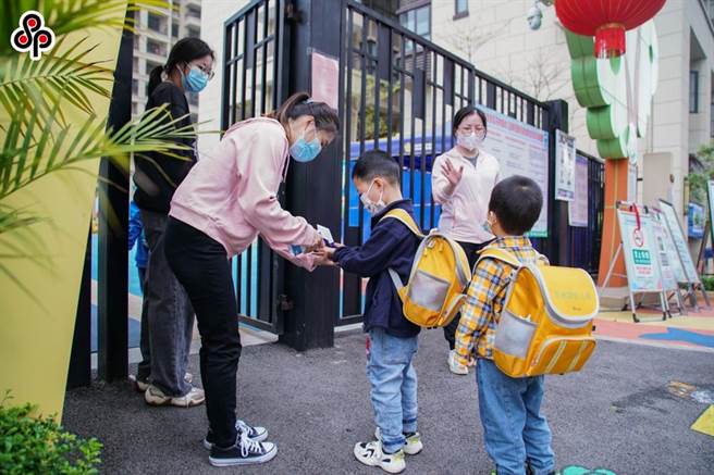 本土疫情居高不下，政府已开放12岁以下学童施打疫苗，但0到5岁幼童尚未有任何防护机制。（示意图／本报资料照）
