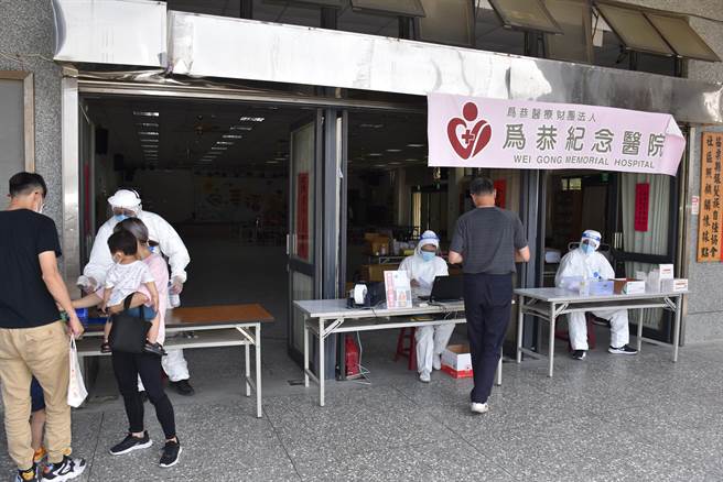 苗栗縣的快篩站到站篩檢人數有下降趨勢。（謝明俊攝）