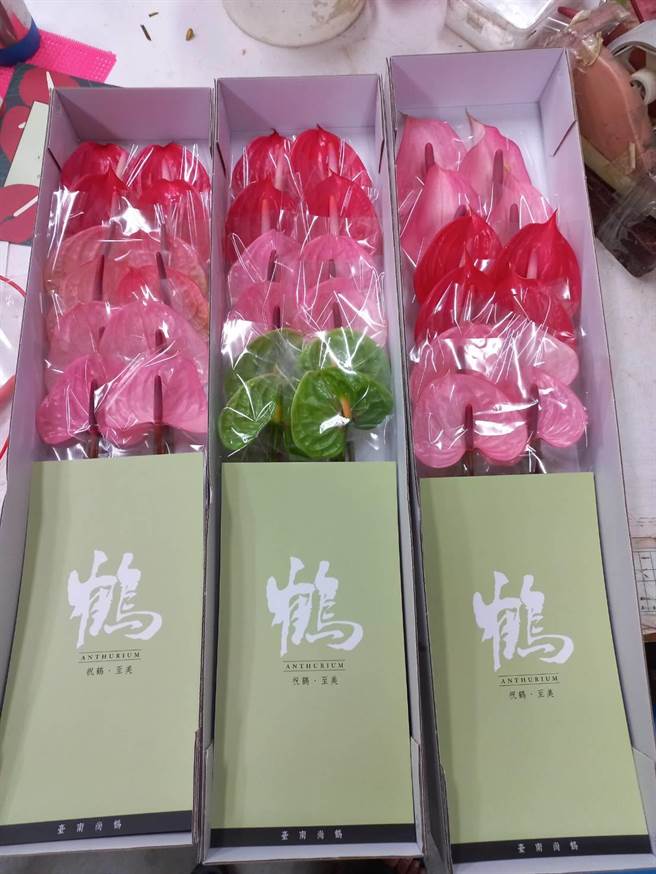 台南市农业局推荐民眾线上订购火鹤花礼盒，不仅寓意好，花色讨喜、花期长，不用跨区移动及担心疫情传播，就可把祝福送给亲友。（林芳珠提供／刘秀芬台南传真）