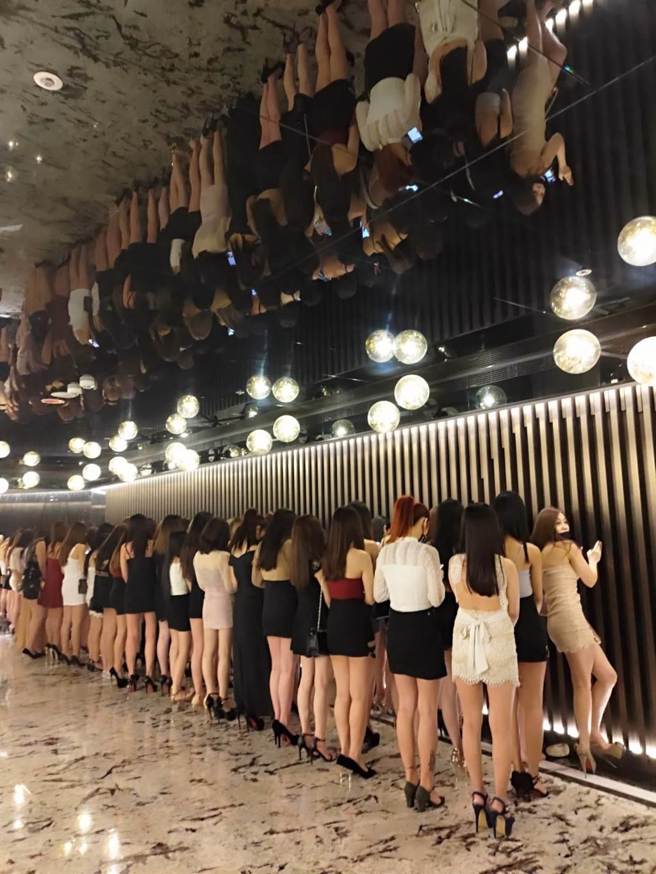 高雄＋379 又見老司機極樂足跡。示意圖為禮服店臨檢，公關小姐排排站，美腿如林。（資料照/胡欣男攝）