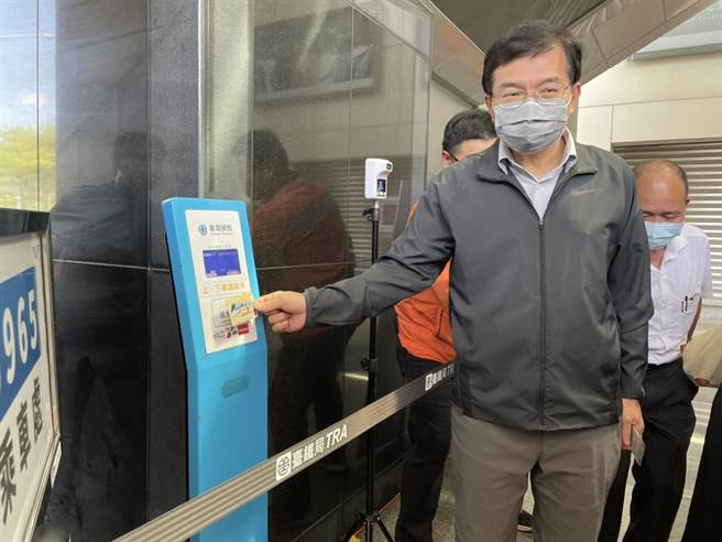 王国材视察应变动线。（洪靖宜摄）