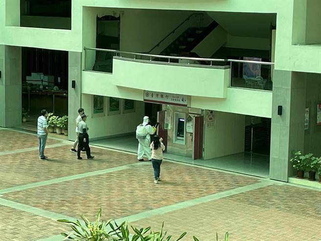 嘉义县政府水利处1名员工确诊，县府今天下午清消。（民眾提供／张亦惠嘉县传真）