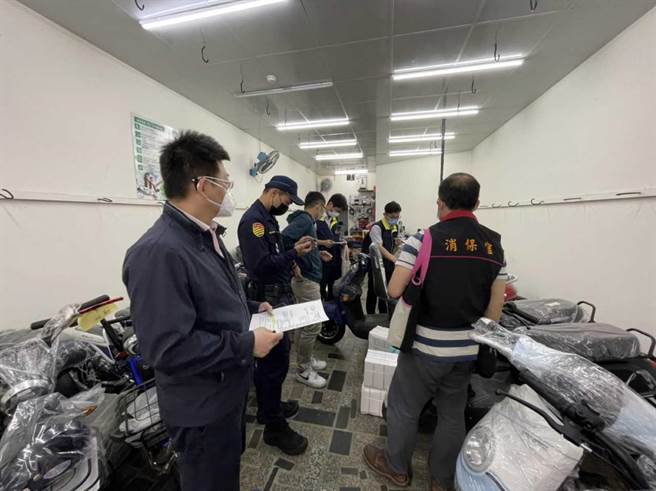 新北市交通局近期邀集各单位联合稽查贩售电动自行车的店家，查获4案违规。（新北市交通局提供）