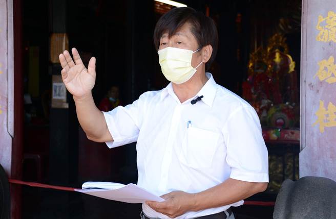 前內埔鄉長沈商嶽抨擊爭取連任的對手鍾慶鎮抹黑，已提出誹謗告訴。（林和生攝）