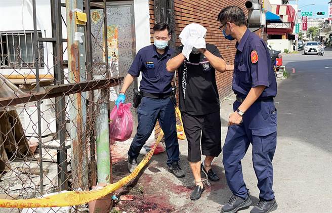 嫌隙打死邻居，6旬男(中)一审判刑14年6月。(本报资料照片)