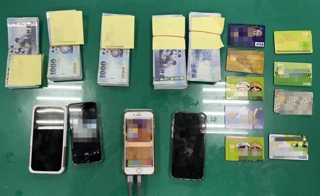 警方查获黄、王、沈等3名诈欺车手，起出现金38万4000元整、行动电话5支及8张金融卡，全案讯问后移送法办。（民眾提供／卢金足台中传真）
