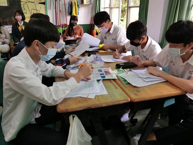 樹德家商應用英語科配合110學年全英授課計畫教師公開授課。(校方提供)