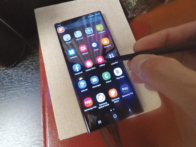 三星第一季获利暴增的另一大功臣是今年2月上市的Galaxy S22旗舰手机，该系列手机获利率高居歷代Galaxy手机之冠。图／美联社