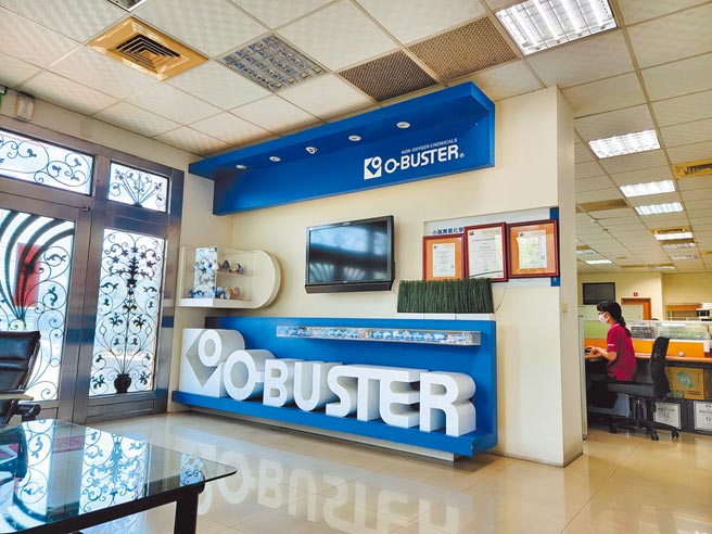 小嵩每年公司都会拨款扶弱，今年捐款给台中光音育幼院及北台中家扶中心，以实际行动，用爱心关怀弱势。图／林宜蓁