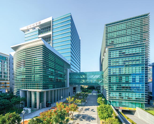 合庫金控持續深化ESG，深耕公司治理，再度獲得「公司治理評鑑」前5％殊榮。圖／合庫提供