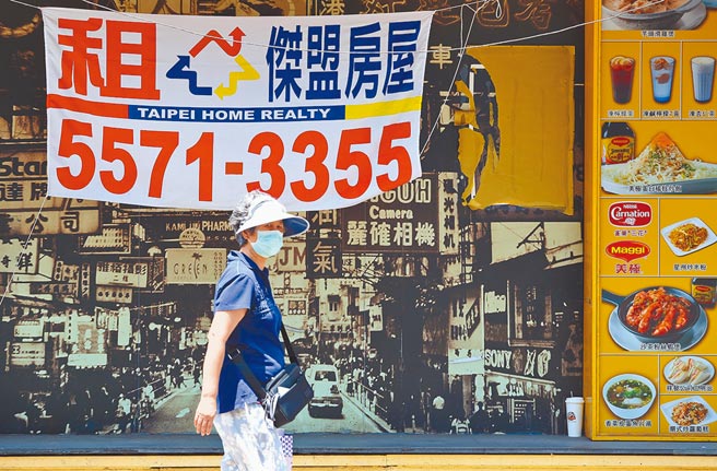 今年首季经济成长率3.06％，受新冠本土疫情升温影响，民间消费不如预期。（陈俊吉摄）