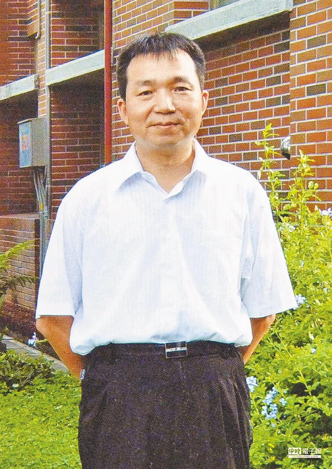 检警在搜索赖荣俊宿舍时找到300万现金，赖荣俊（见图）知道逃不掉了，当场承认就是贿款。（本报资料照片）