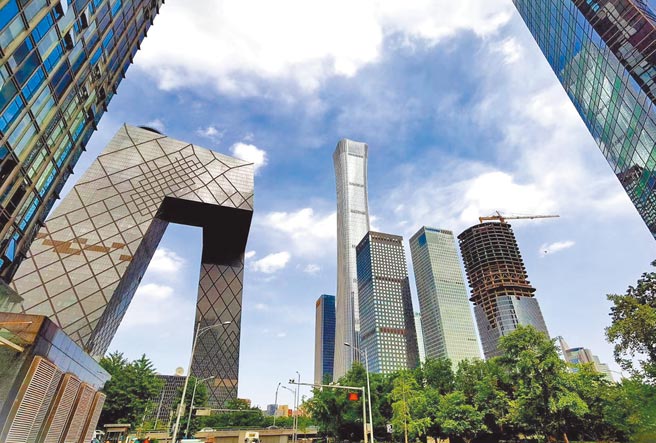 大陆四大城市（北京、上海、广州、深圳）第一季GDP出炉，增速以北京的4.8％最快。图为北京中央商务区（CBD）。（王铭义摄）