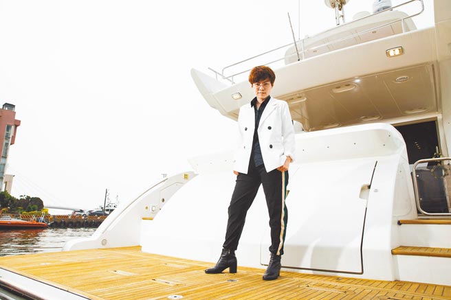 朱佳期近日推出单曲〈一秒变传奇〉。（固力狗娱乐提供）