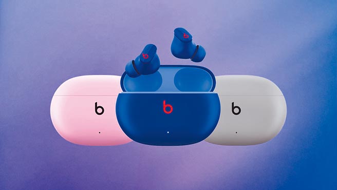 Beats Studio Buds真无线降噪耳机，推出了薄暮粉、海洋蓝和月光灰3款全新新色，定价4790元。（Beats提供）