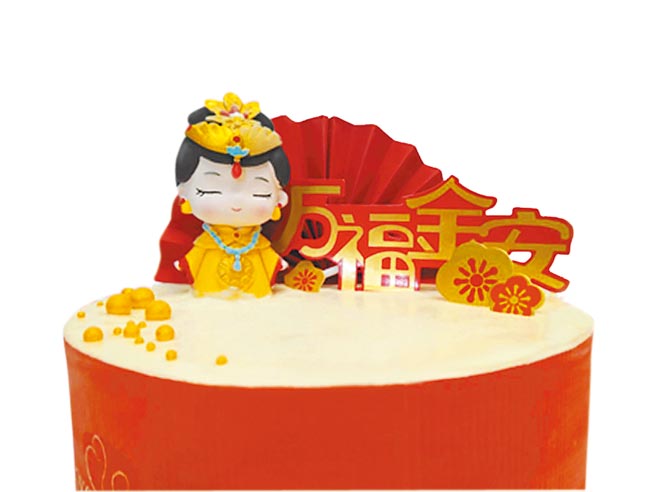 遠百艾思蜜母后吉祥冰淇淋蛋糕，6吋售價1299元。（遠百提供）