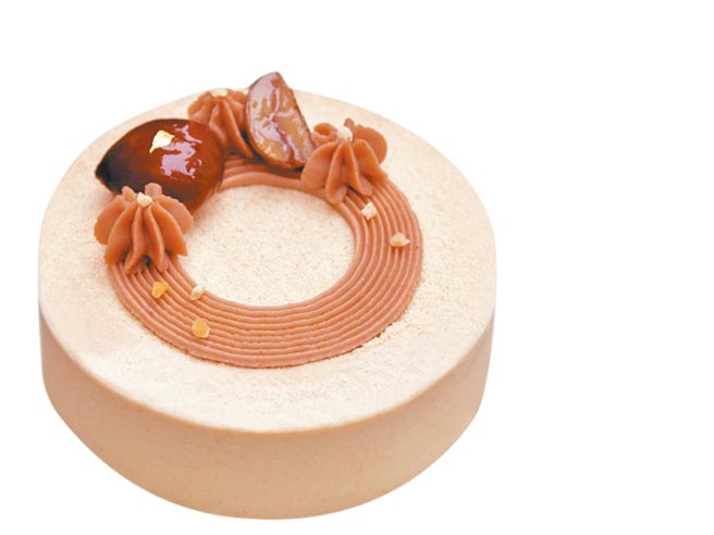 遠百綠帶純植物烘焙－綠帶栗子蒙布朗旦糕，5吋售價980元。全素可食。（遠百提供）