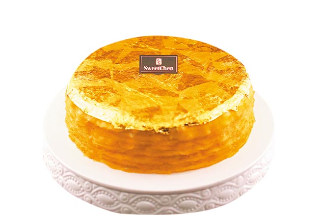 遠百SWEET CHEN四葉芋頭金箔千層蛋糕，8吋售價2780元。（遠百提供）