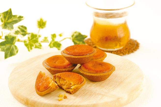 遠百可隆棒原宿烤紅薯甜點，10入，售價798元。（遠百提供）