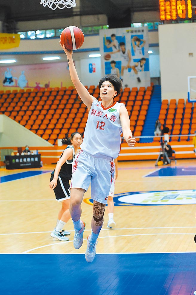 国泰林育庭第17届WSBL单场平均可获13.2分，是队上得分后，帮助球队取得例行赛第1战绩。（资料照片／中华篮协提供）