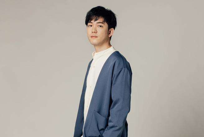 秦旭章以斜杠虚拟身份「安眠巫师」推出新作品。（放飞音乐提供）
