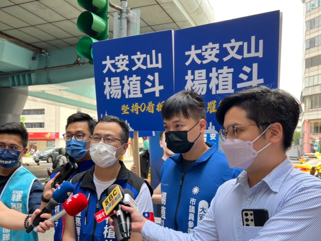 國民黨台北市議員羅智強（中）。（資料照/黃婉婷攝）