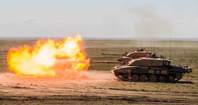 英國國防部宣布，為反制俄羅斯，今夏將於歐陸部署72輛挑戰者2式戰車等大批軍力。（圖／英國陸軍臉書）