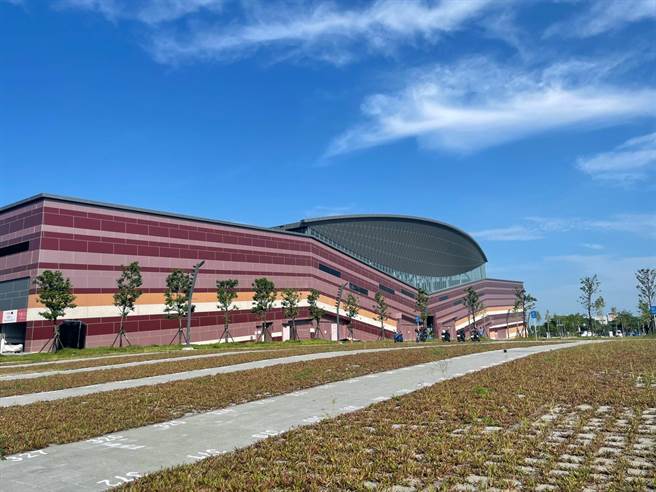 台南市政府工務局代辦的大台南會展中心獲得2022建築園冶獎。（市府提供／洪榮志台南傳真）