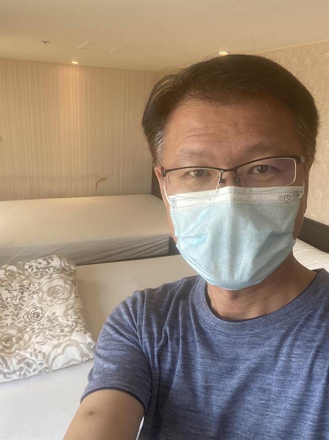 市议员王立任今天住进东区的检疫所，服务处6位同仁将进行居家隔离。（市议员王立任提供）