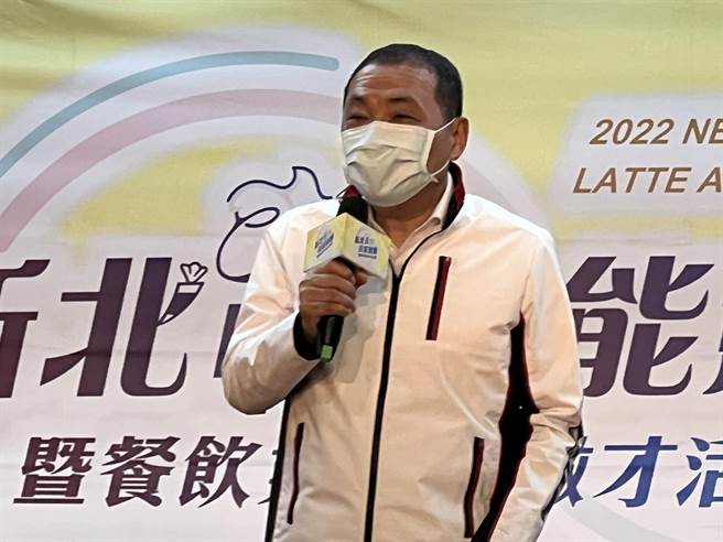 新北市長侯友宜表示，居隔轉型勢在必行。（王揚傑攝）