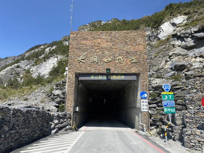 南橫公路梅山至向陽5月1日起有條件開放通車。（蔡旻妤攝）