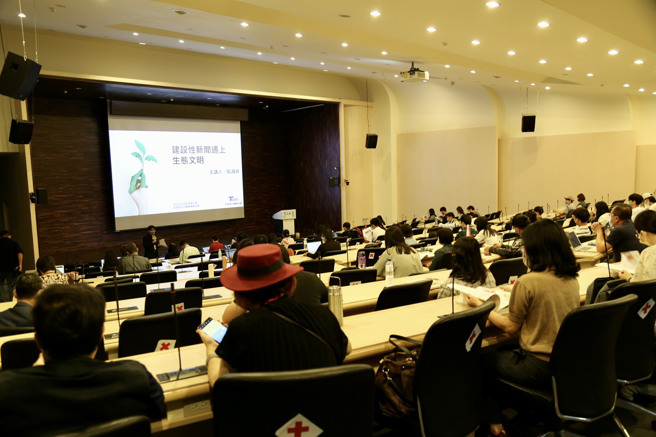 东海大学携手「TVBS信望爱永续基金会」办理「全球华文永续报导研习营」。(照片东海大学提供)