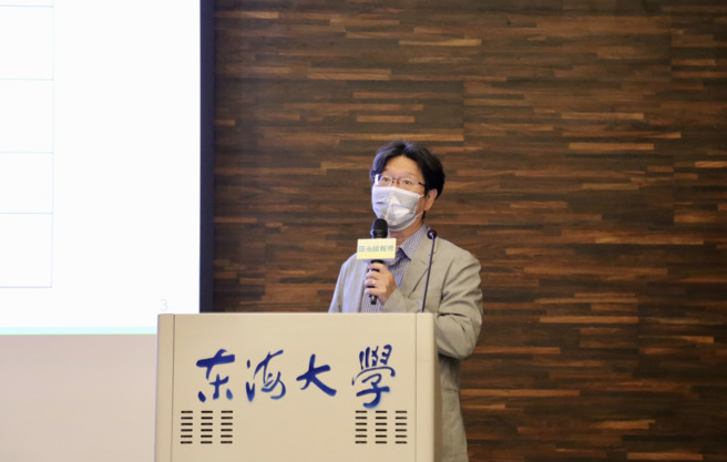 东海大学张嘉修副校长畅谈净零议题，引起学生共鸣。(照片东海大学提供)