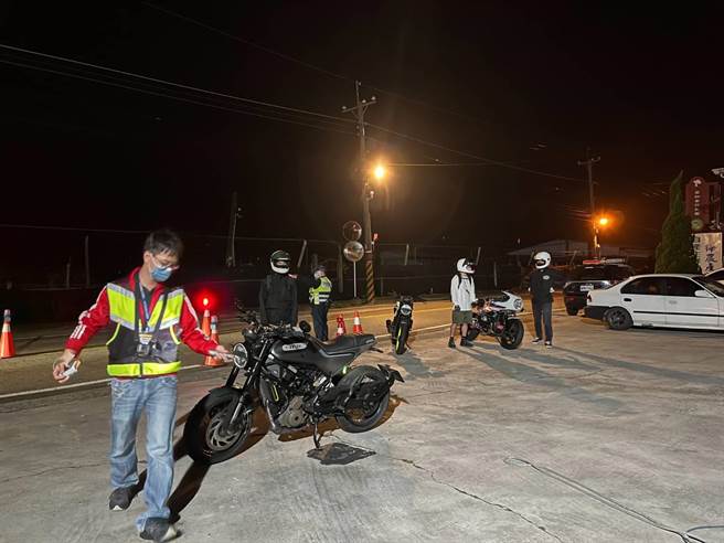 东势警分局等单位于昨天深夜11时至今天凌晨1时执行「环警监联合稽查」专案勤务加强取缔。（警方提供）