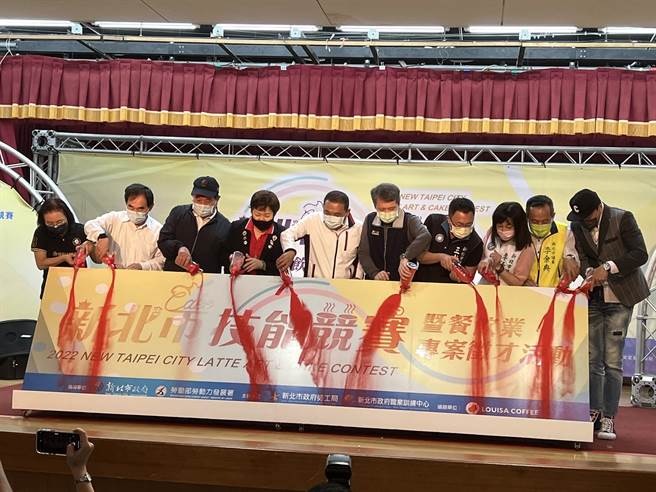 「2022新北市技能竞赛暨餐饮业专案徵才活动」今在三重综合体育馆举行。（王扬杰摄）