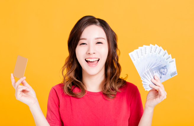 生肖屬鼠、狗、雞、豬的人年底前收入大增，生肖屬鼠、狗的人能藉由投資賺錢。（示意圖／shutterstock）
