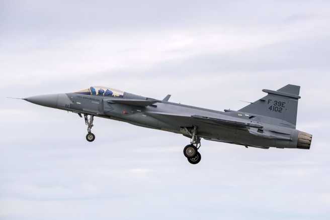 巴西空军已宣布增购4架JAS-39E，并正考虑第二批为数30架的订单。（图／巴西空军脸书）