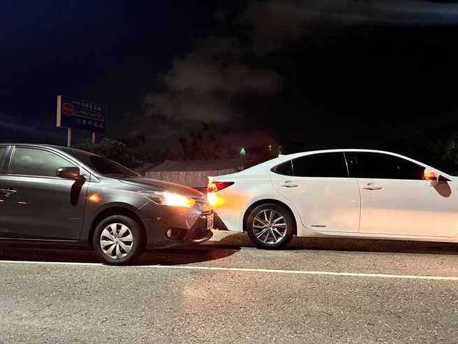 有网友分享经验，车祸当下一定要报警，7万元的车损也让无照驾驶乖乖吐钱。（翻摄自脸书爆废公社）