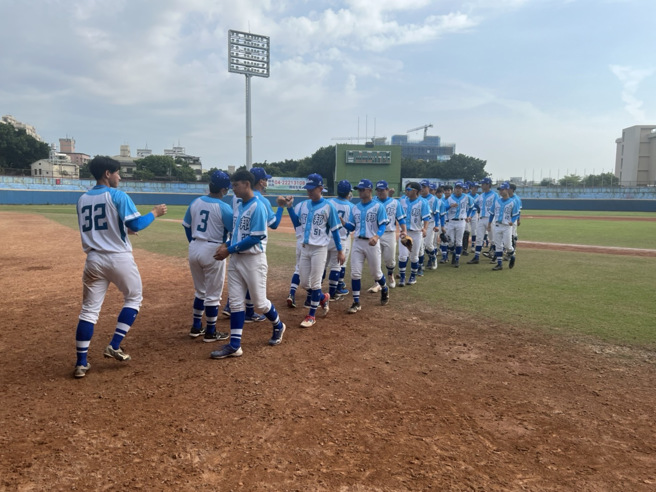 富邦公牛5比0完封安永鲜物，将与台湾电力争冠。（中华棒协提供）