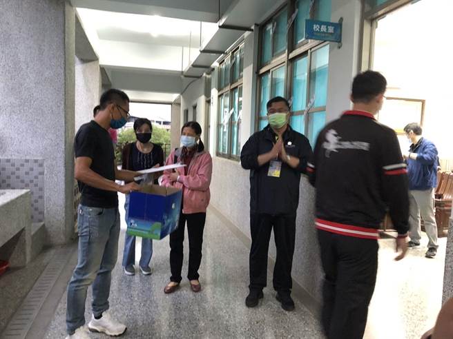 嘉义市111学年度国中小艺术才能班术科测验今明两天登场，试场採高规格防疫。（嘉义市政府提供／张亦惠嘉市传真）